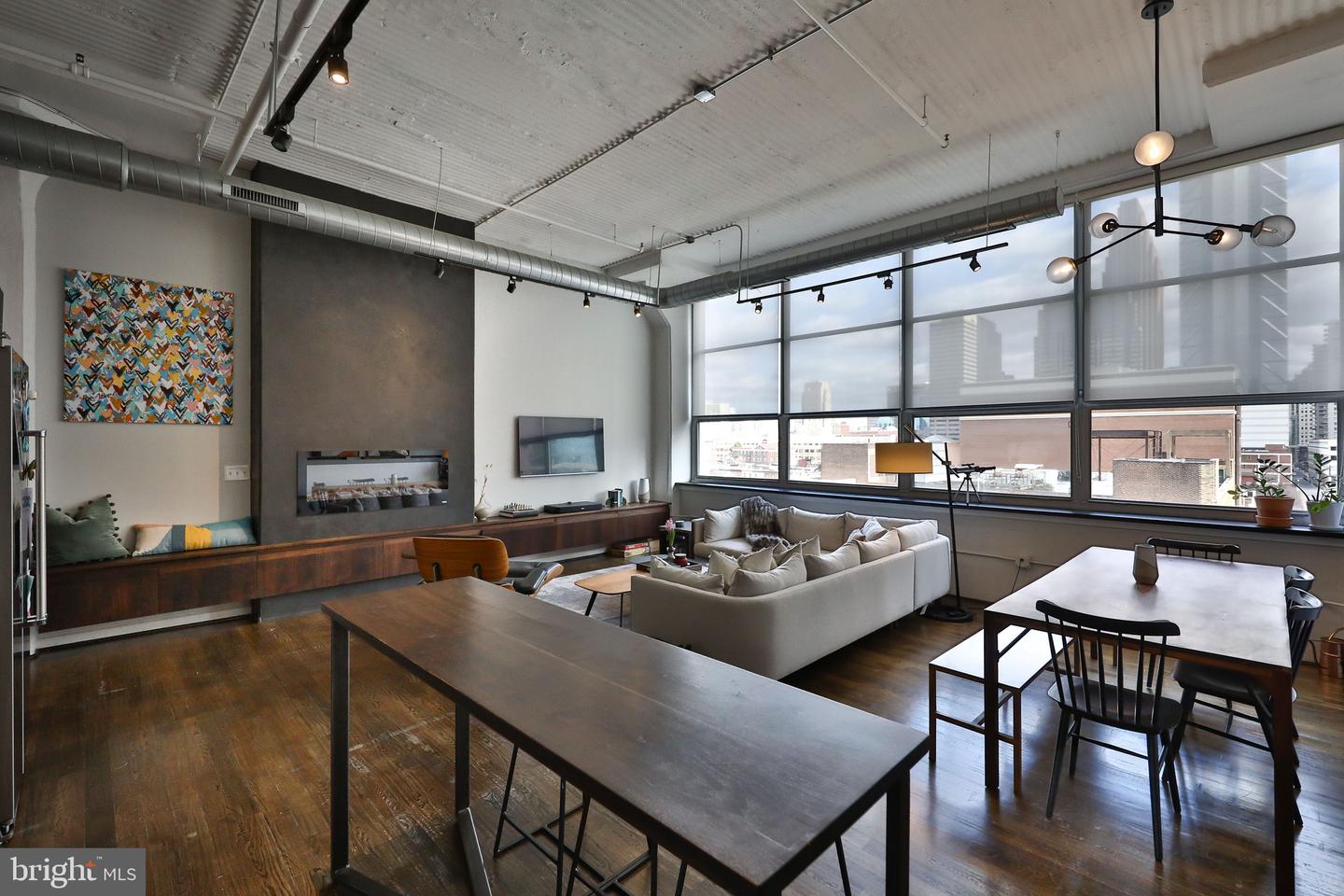 2200-28 Arch St #608