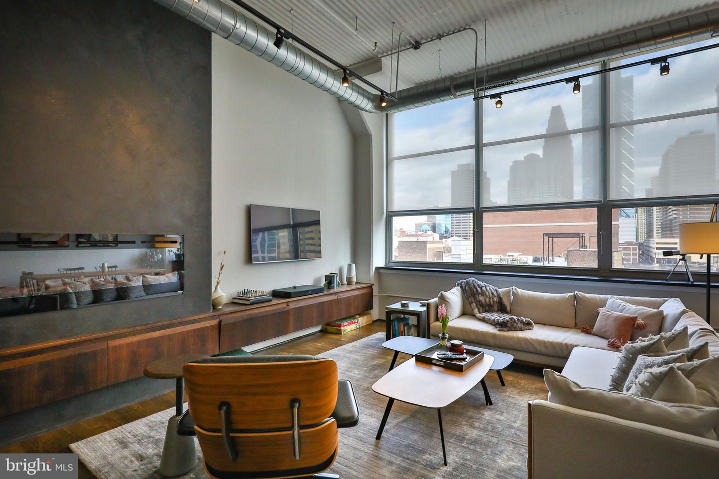 2200-28 Arch St #608
