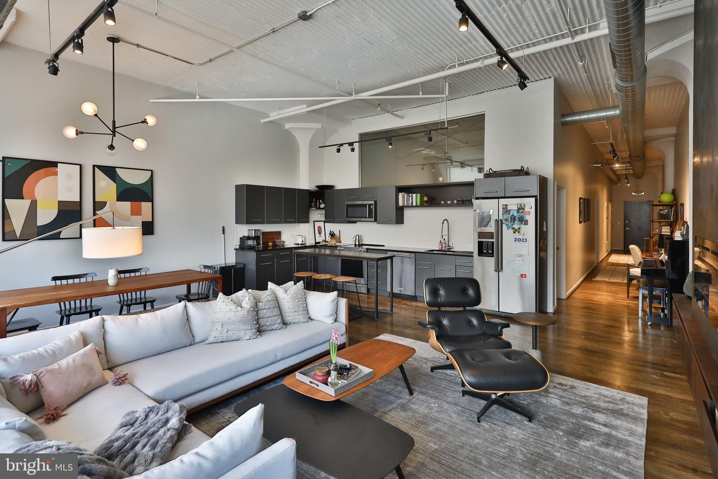 2200-28 Arch St #608