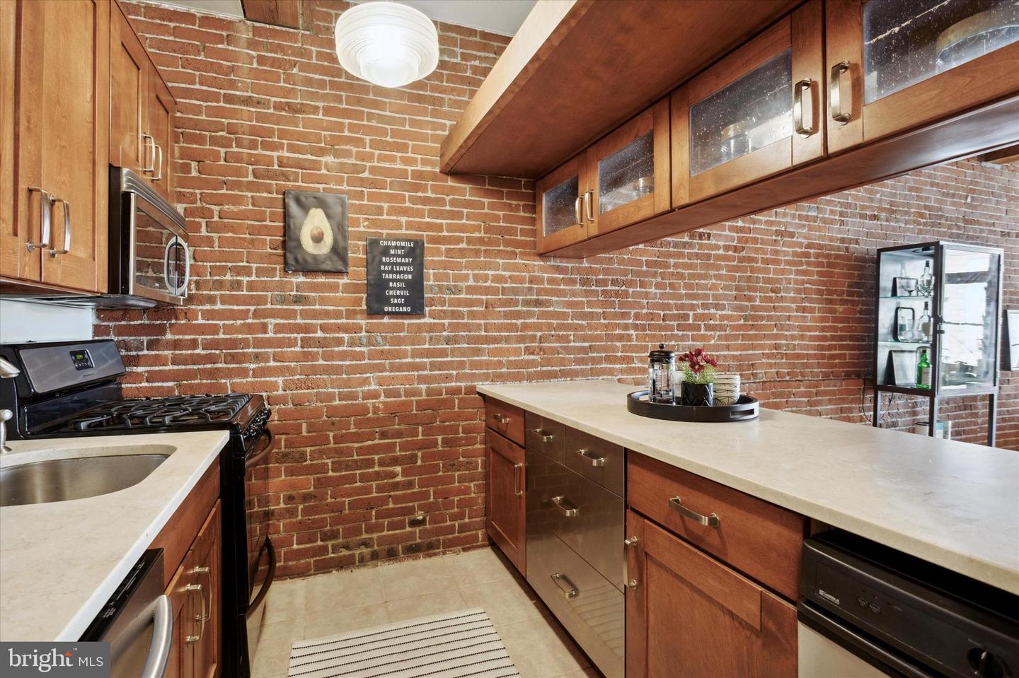 122-24 Chestnut St #301