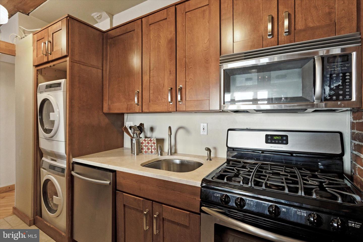 122-24 Chestnut St #301