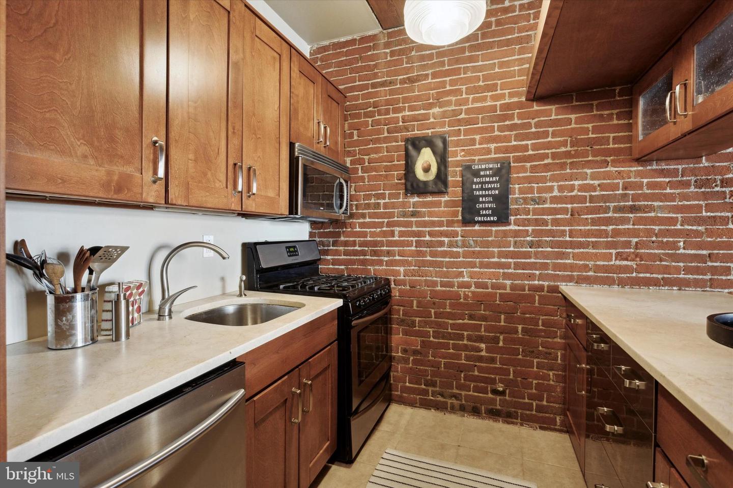 122-24 Chestnut St #301