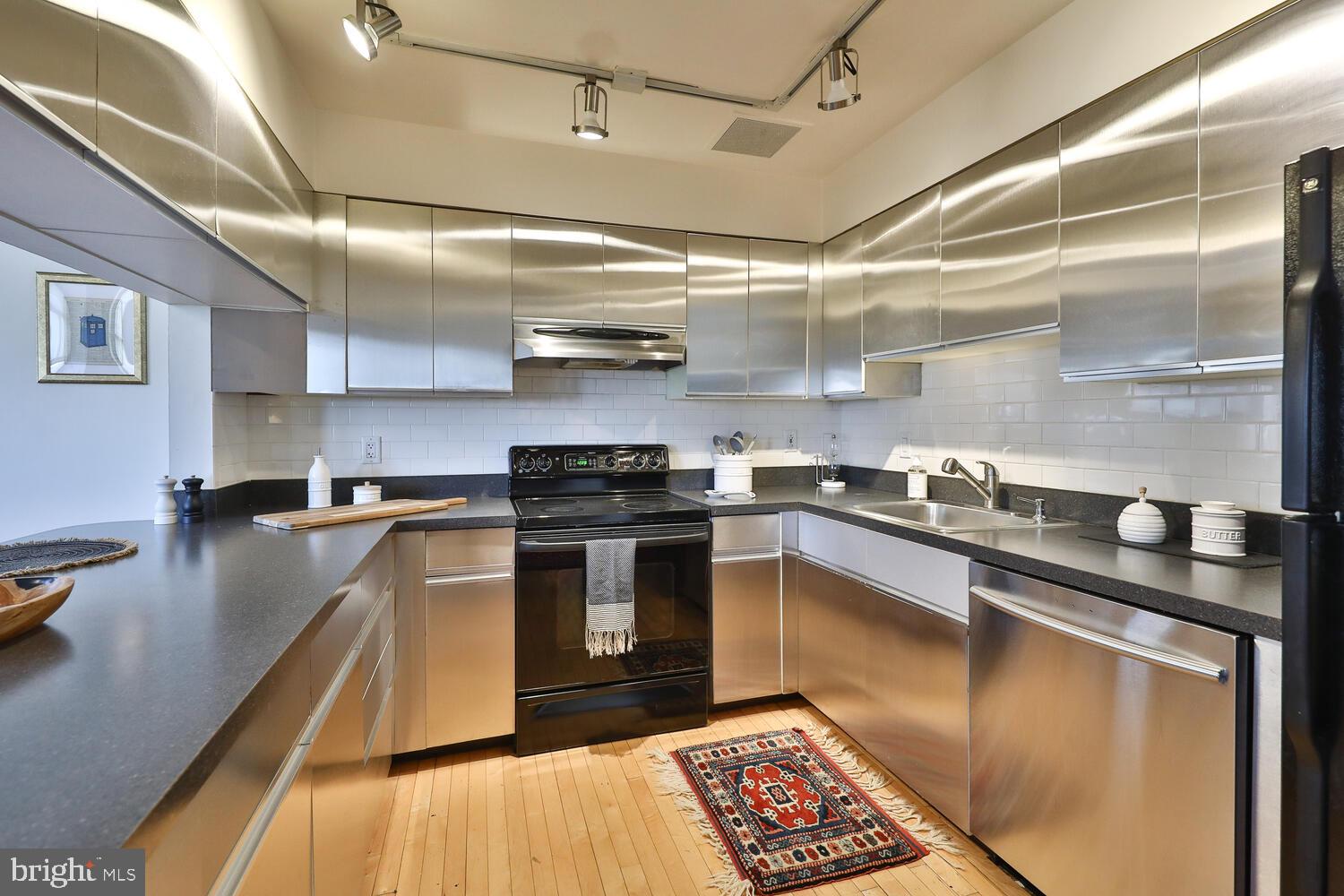 1238 Callowhill St #403