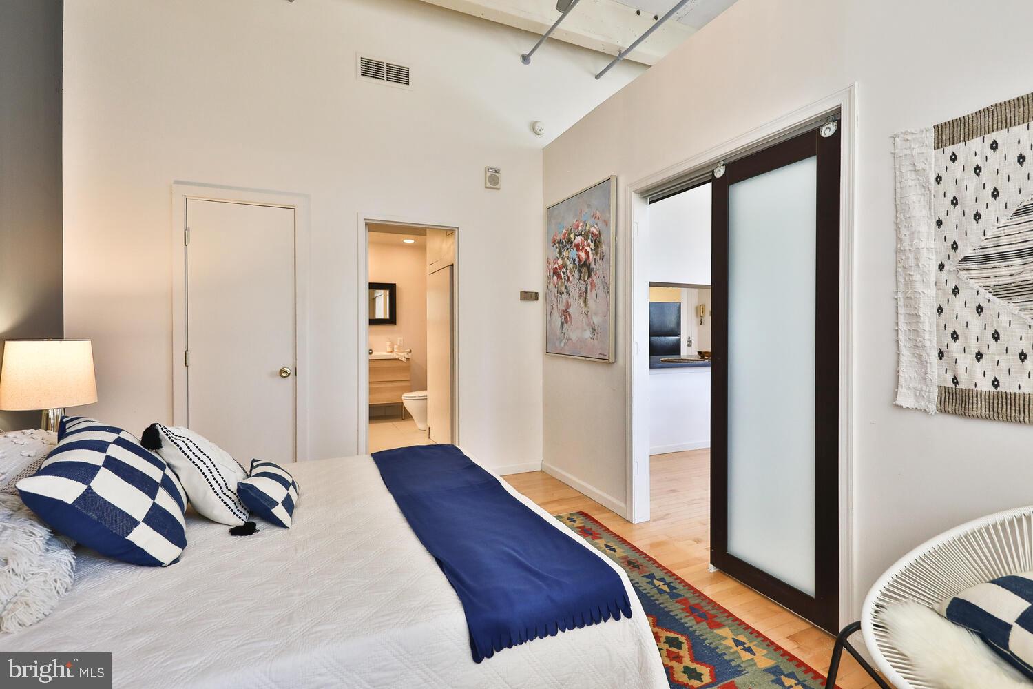 1238 Callowhill St #403