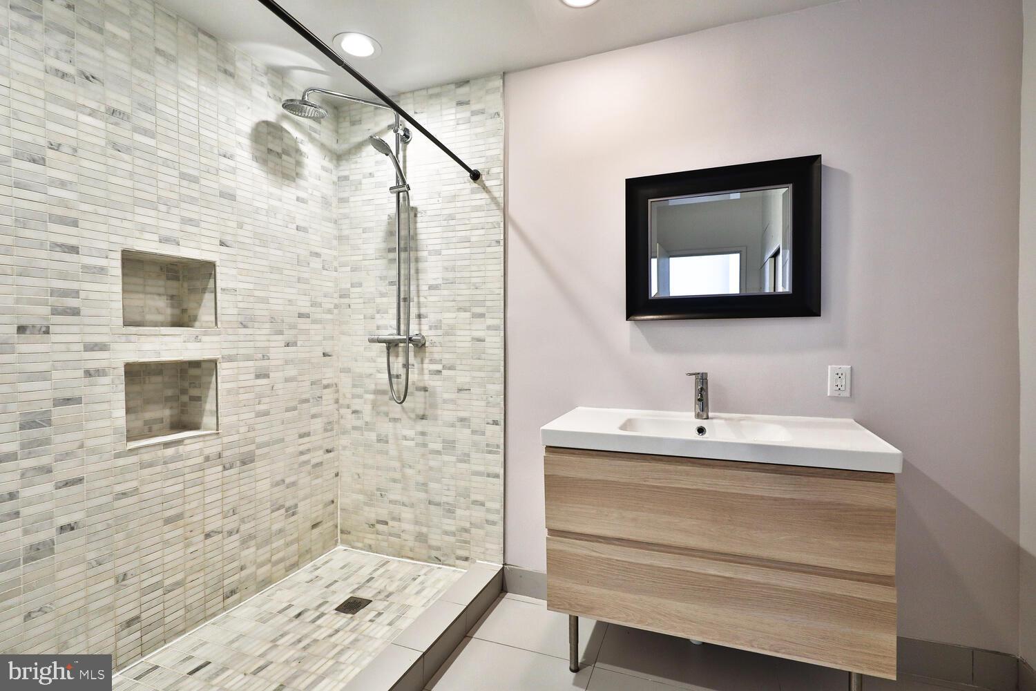 1238 Callowhill St #403