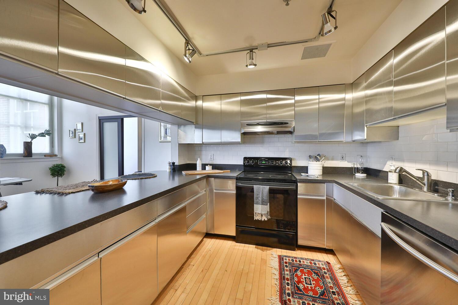 1238 Callowhill St #403