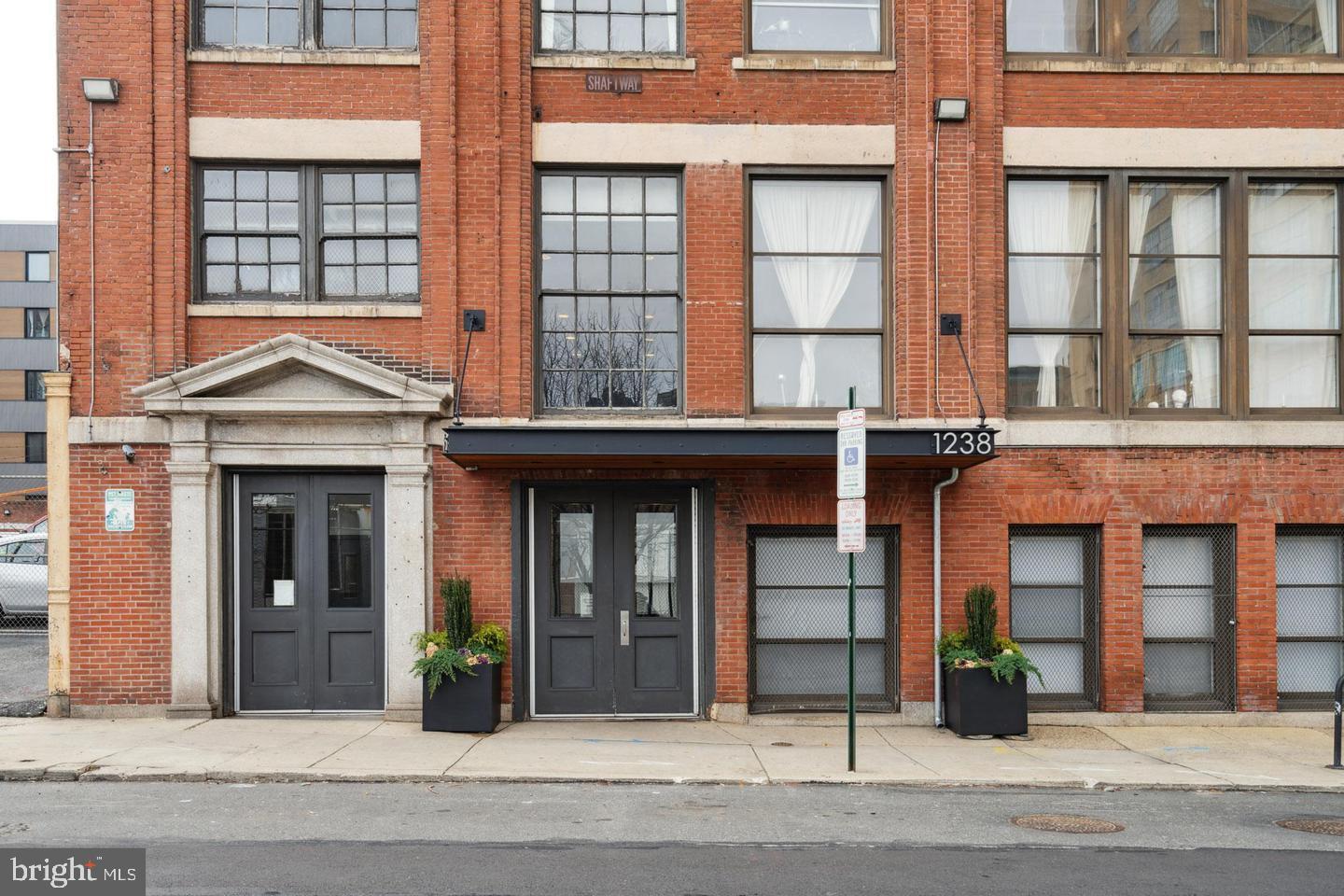 1238 Callowhill St #403