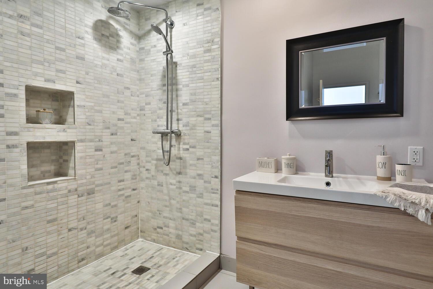 1238 Callowhill St #403