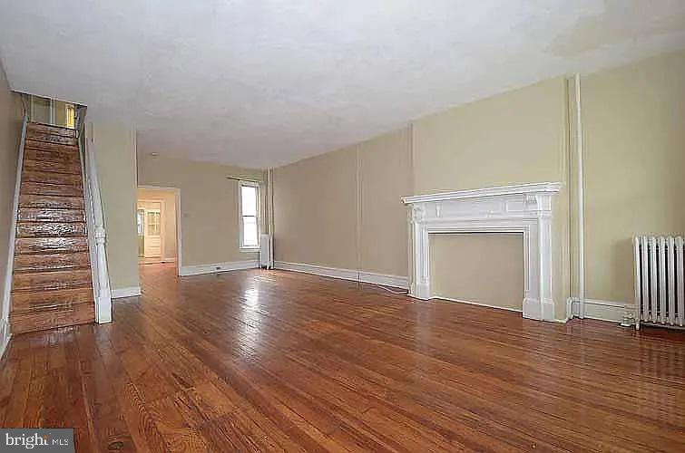 221 Rochelle Ave