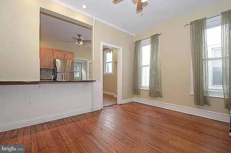 221 Rochelle Ave