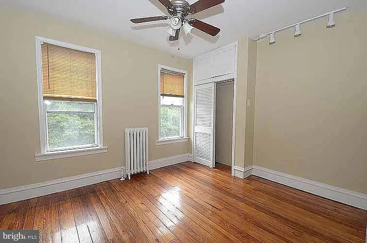 221 Rochelle Ave
