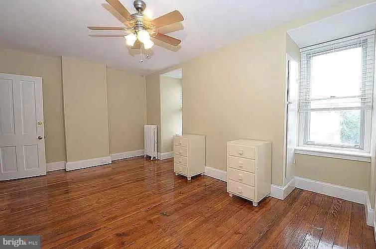 221 Rochelle Ave
