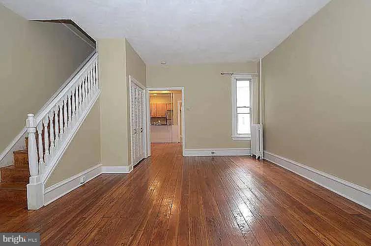 221 Rochelle Ave