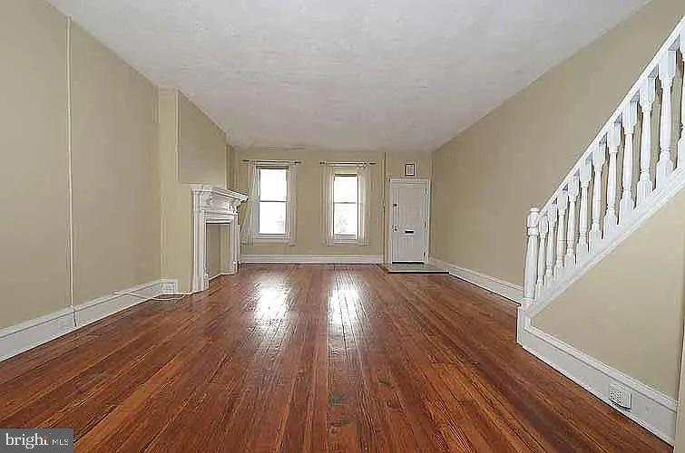 221 Rochelle Ave