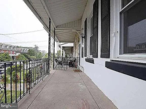 221 Rochelle Ave