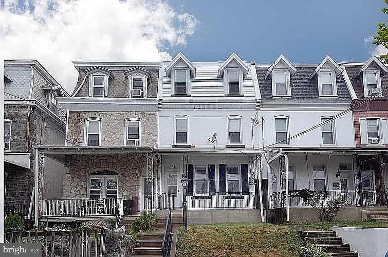 221 Rochelle Ave