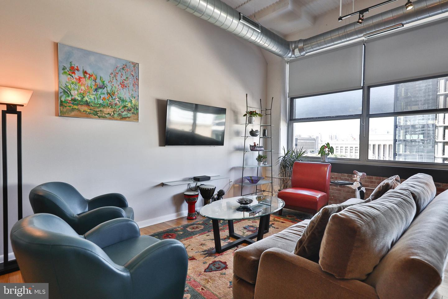2200 Arch St #715