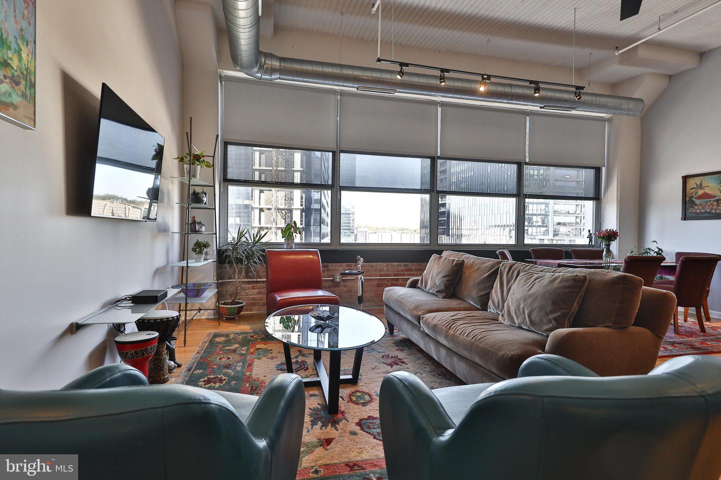 2200 Arch St #715