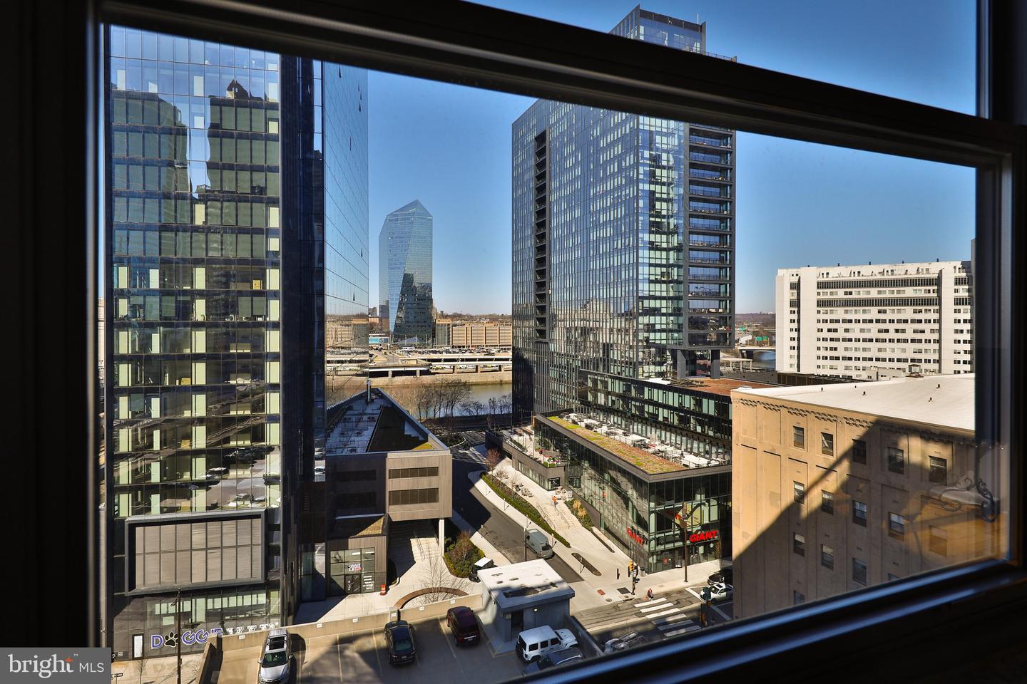 2200 Arch St #715