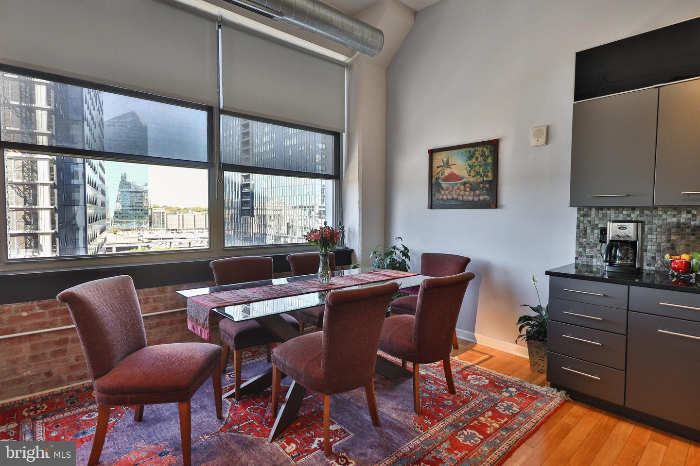 2200 Arch St #715