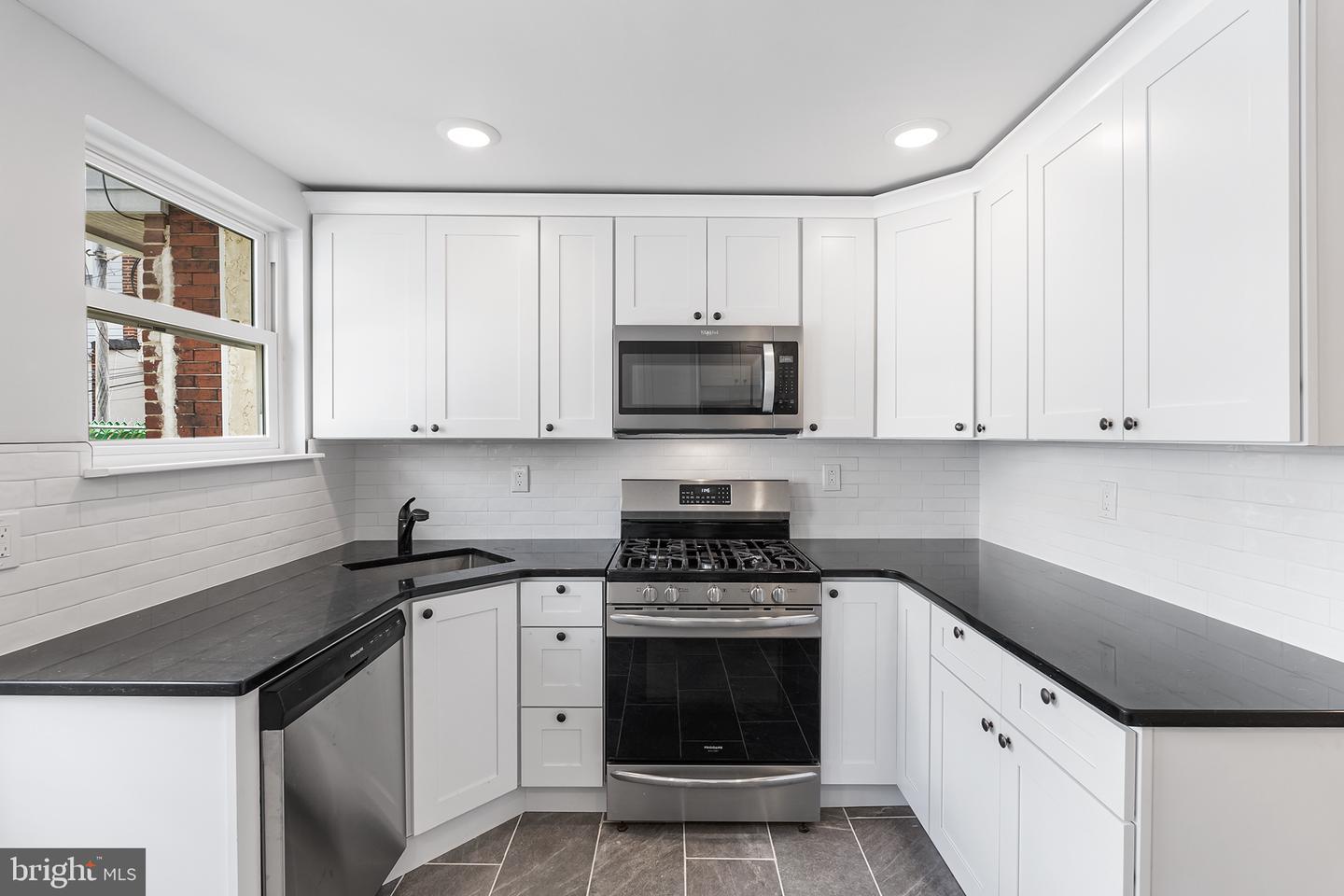 313 Durfor St