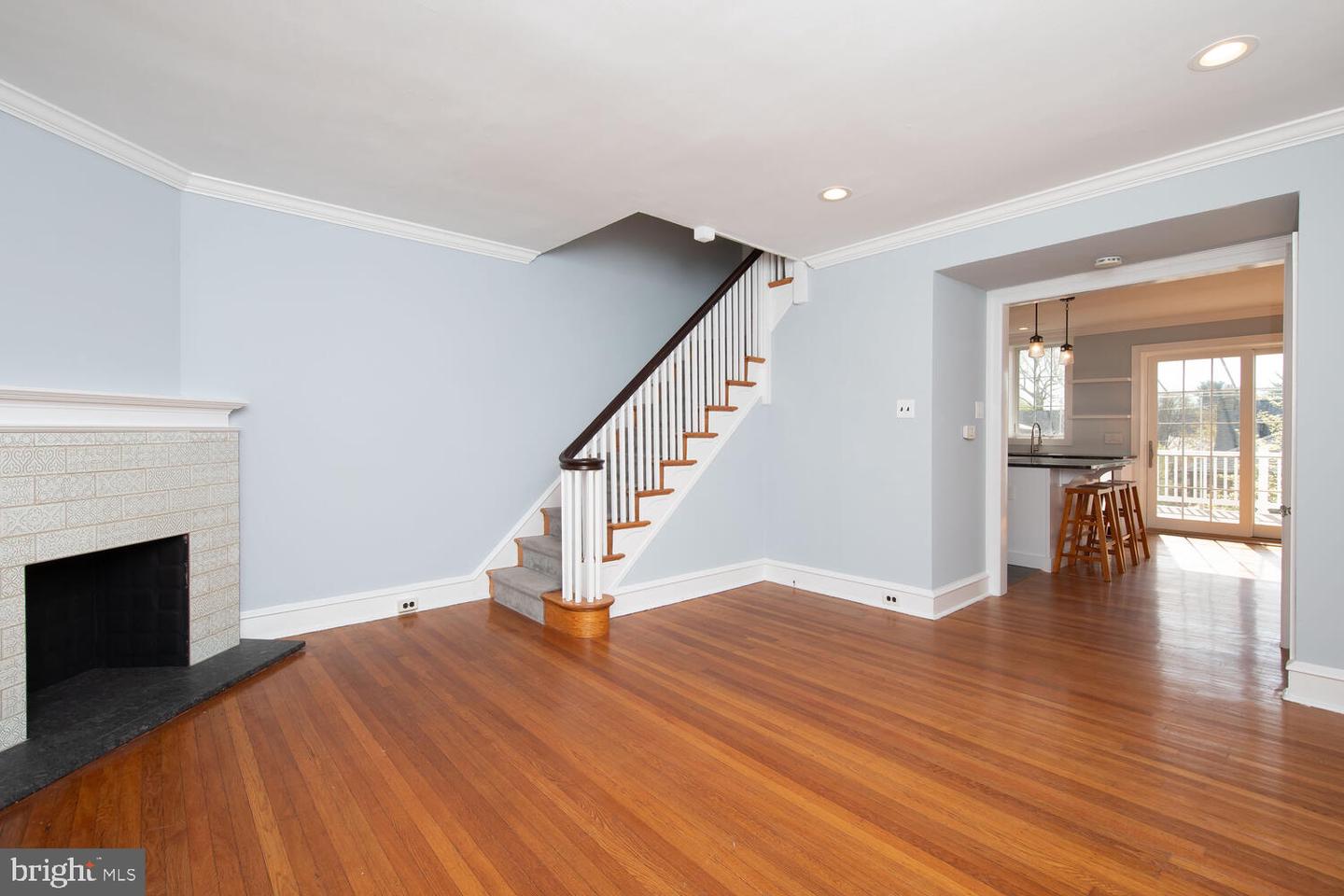 36 E Abington Ave