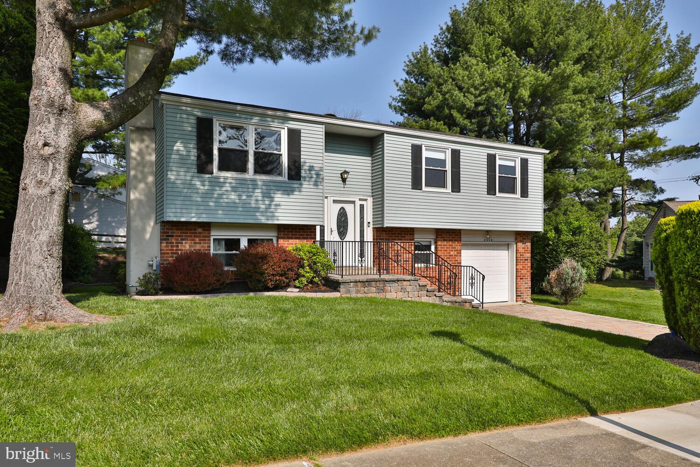 8664 Belfry Dr
