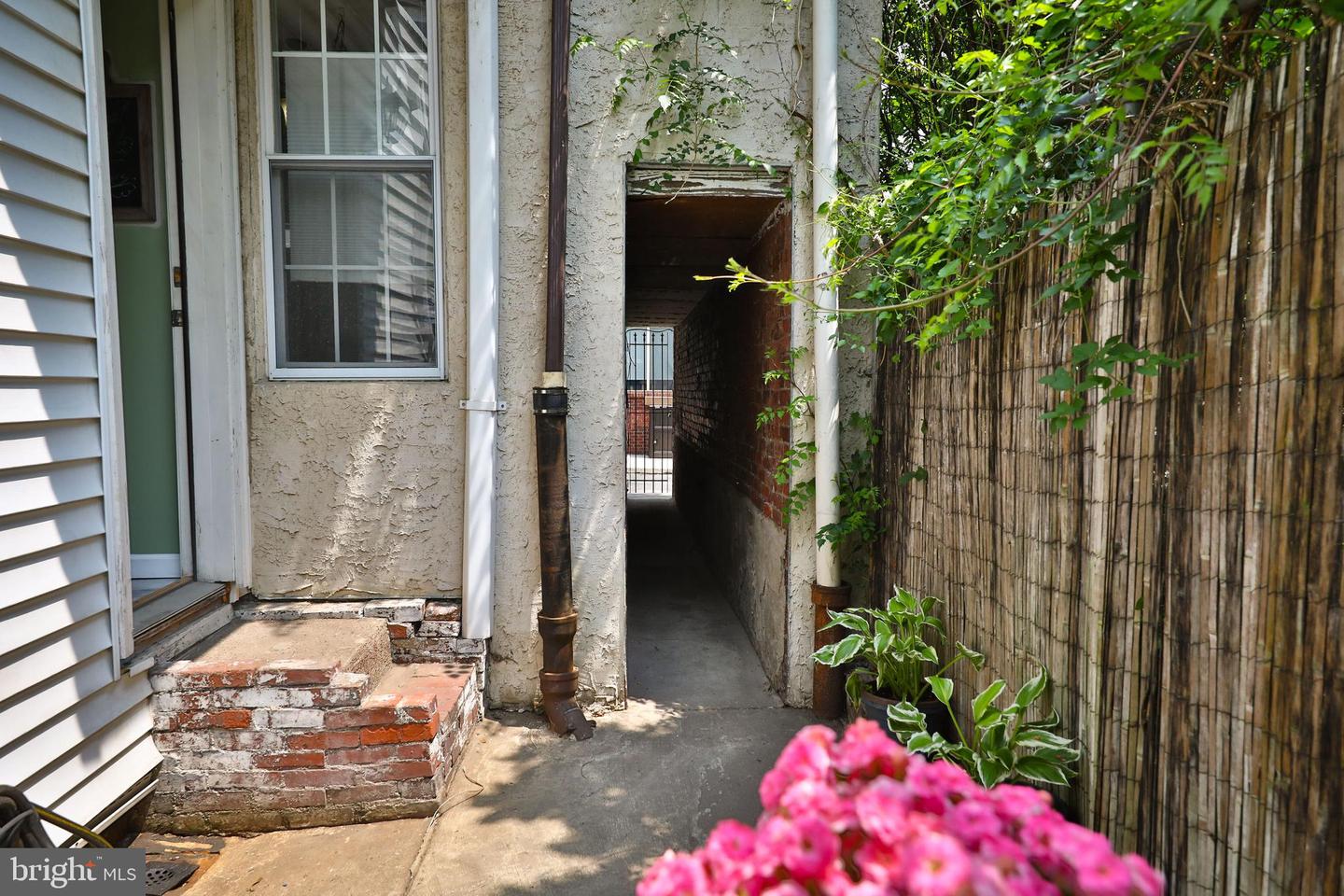 2612 E Letterly St