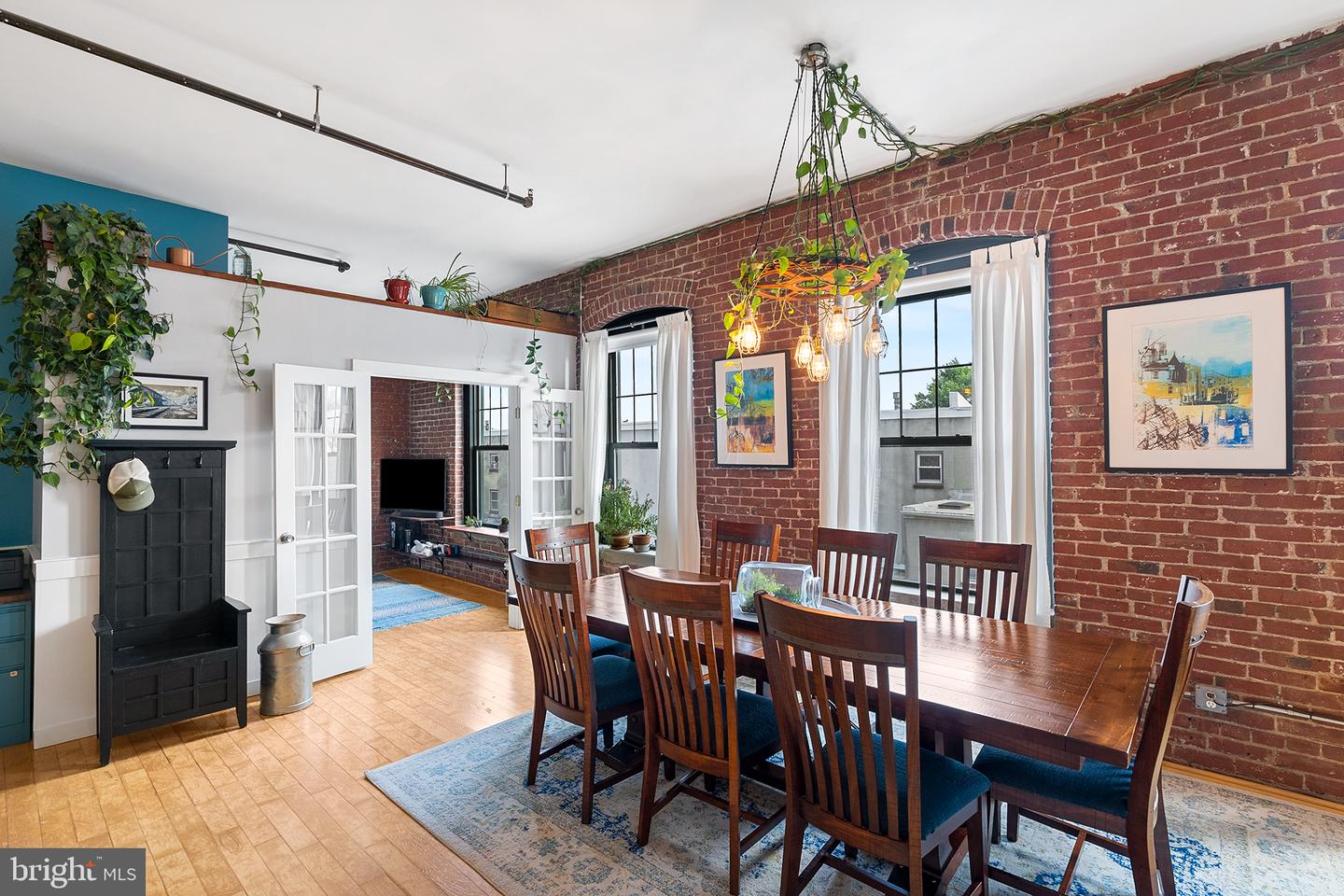 1125 E Columbia Ave #202