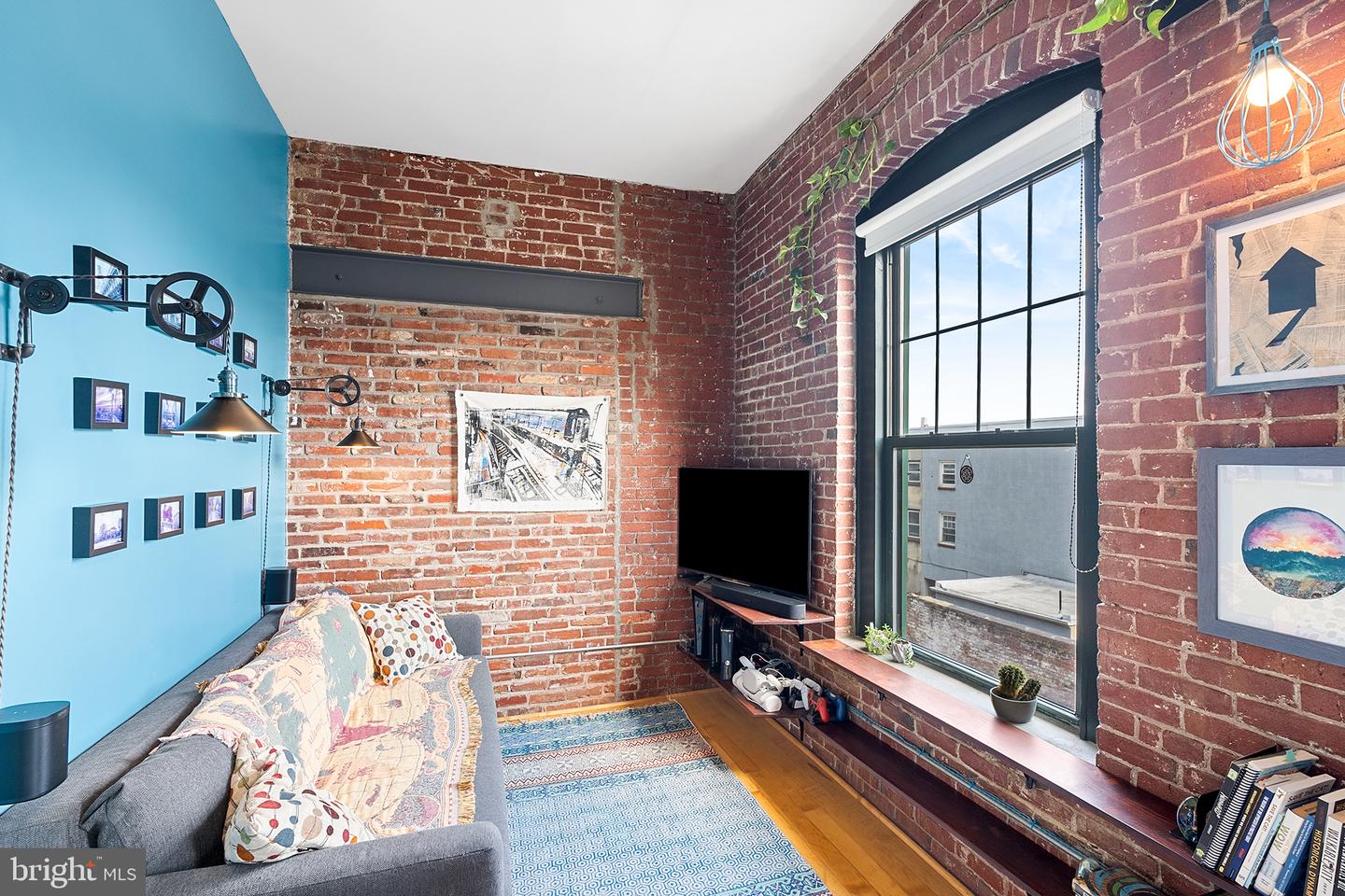 1125 E Columbia Ave #202