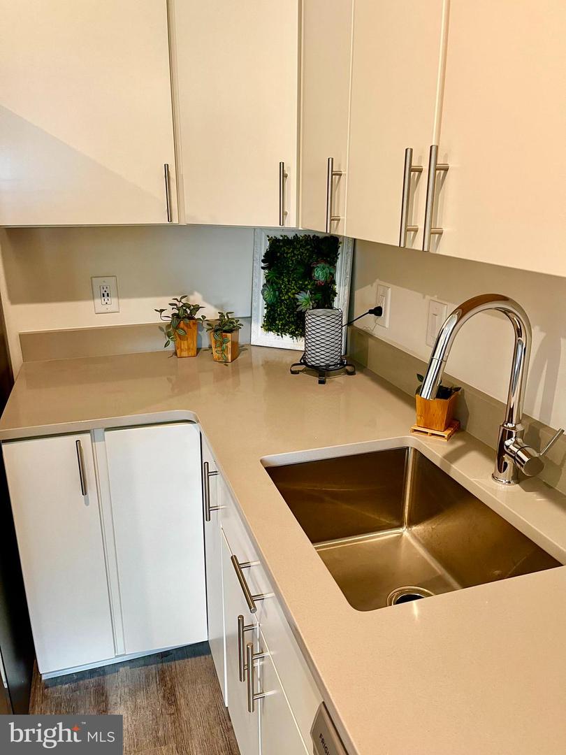 2077 Ridge Ave #2208