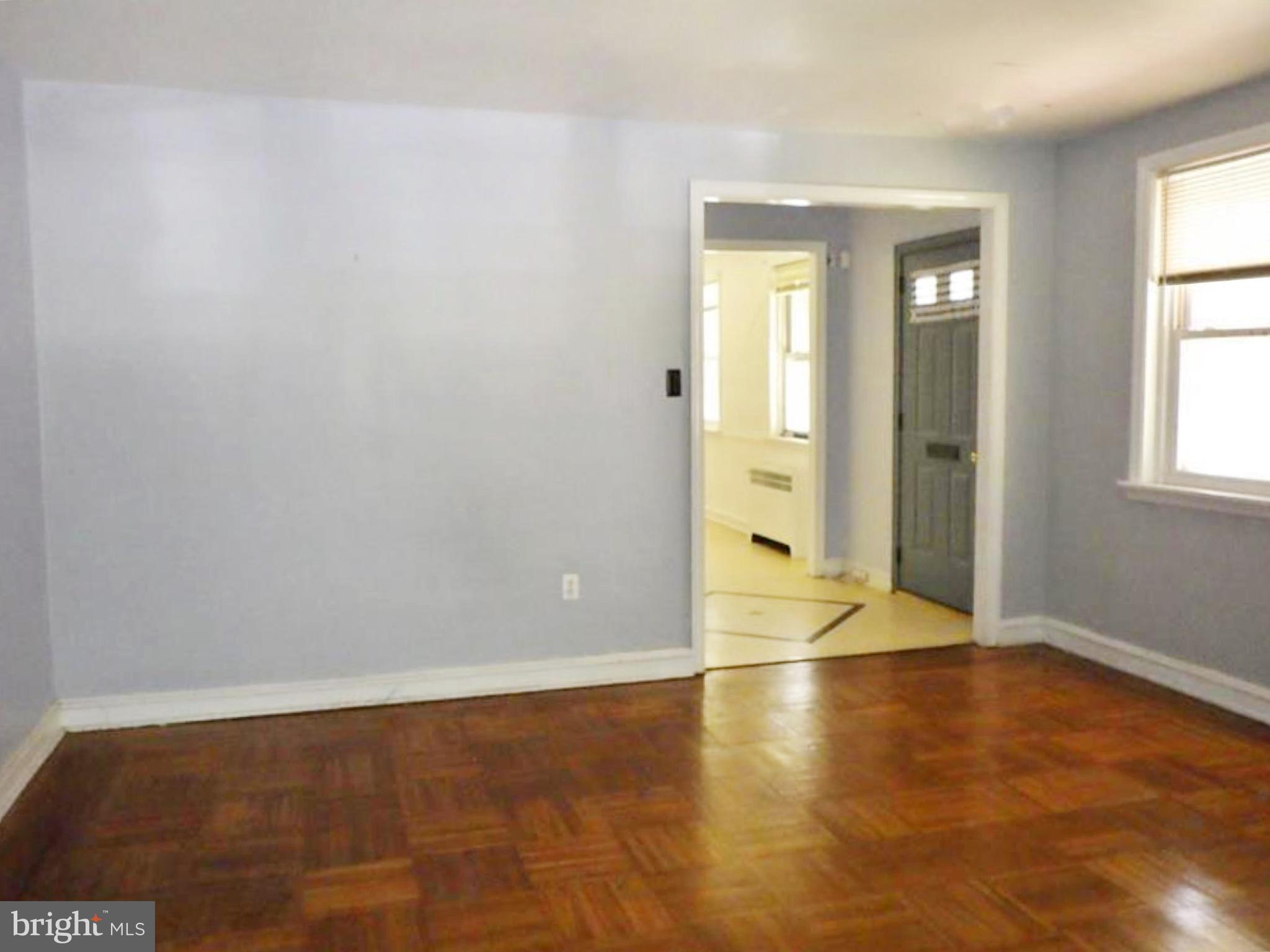 1512 E Washington Ln