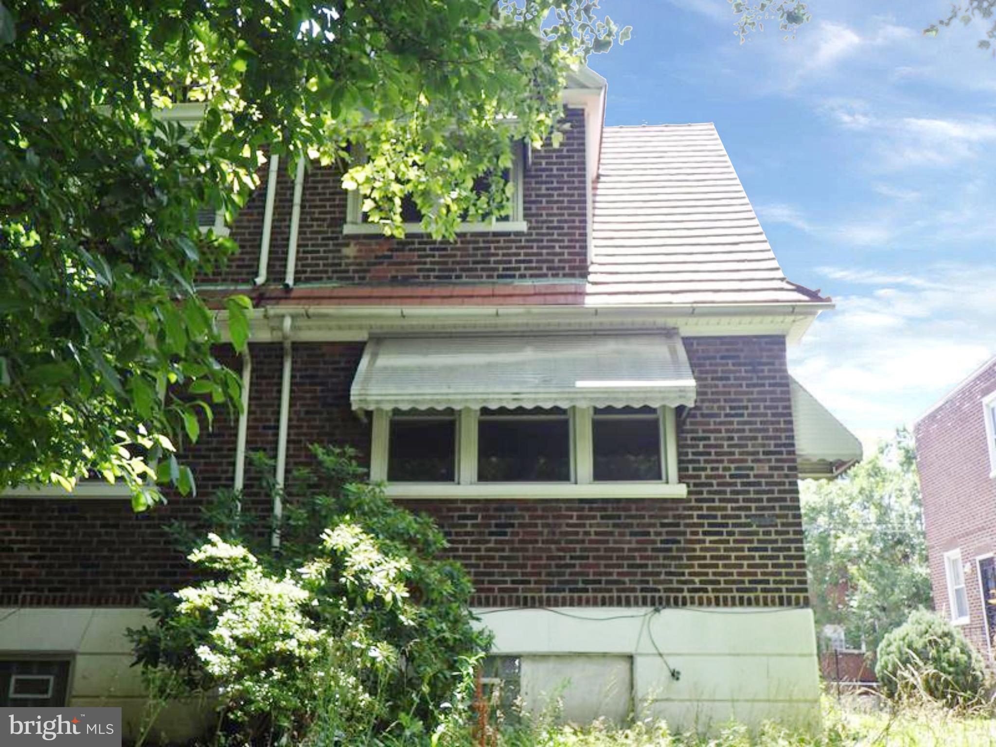 1512 E Washington Ln