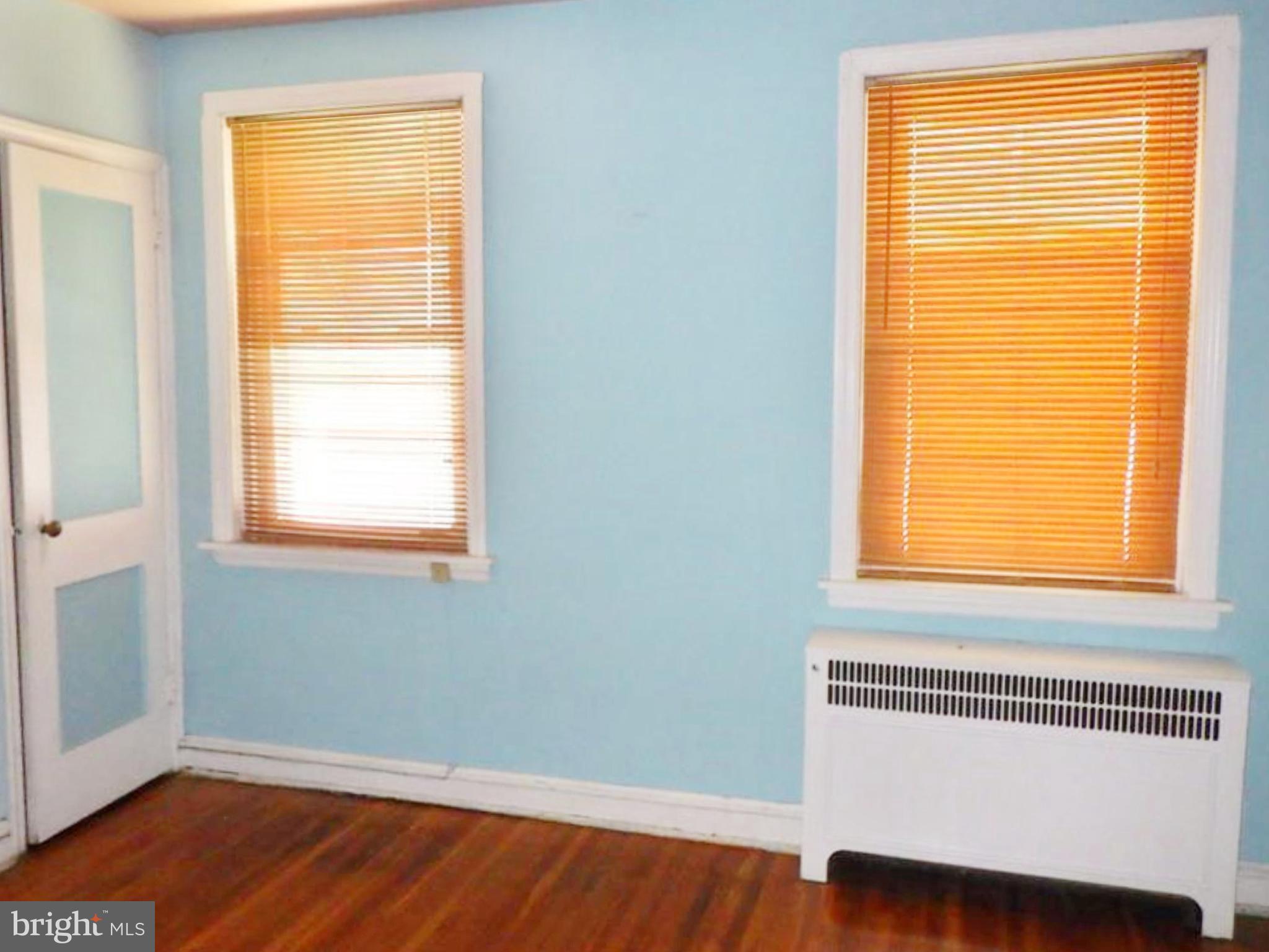 1512 E Washington Ln