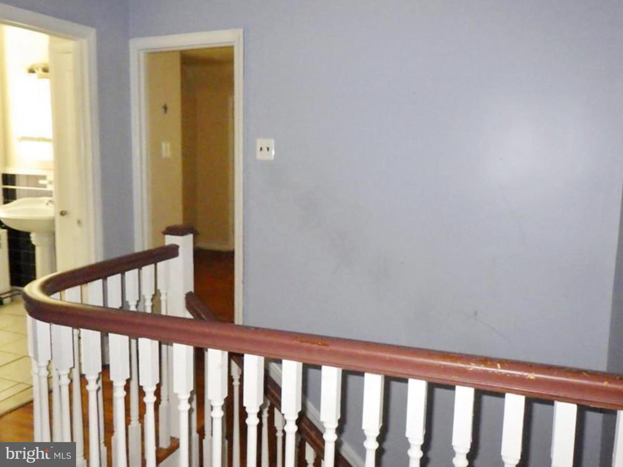 1512 E Washington Ln