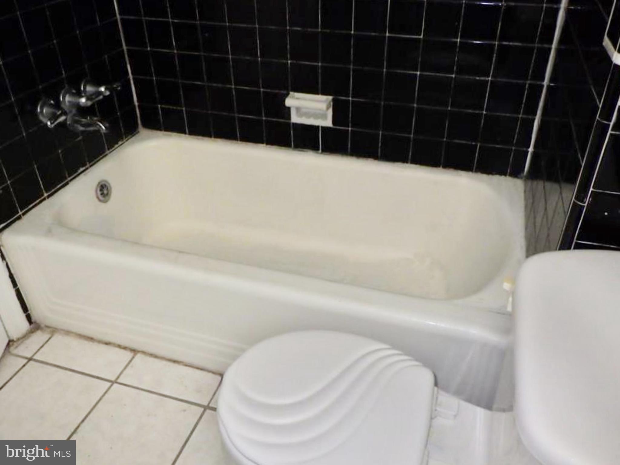 1512 E Washington Ln