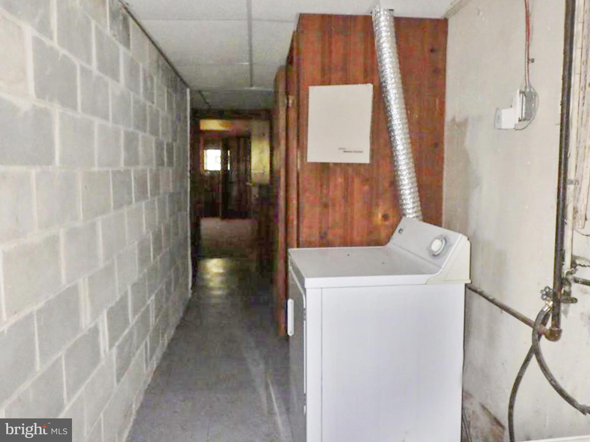 1512 E Washington Ln