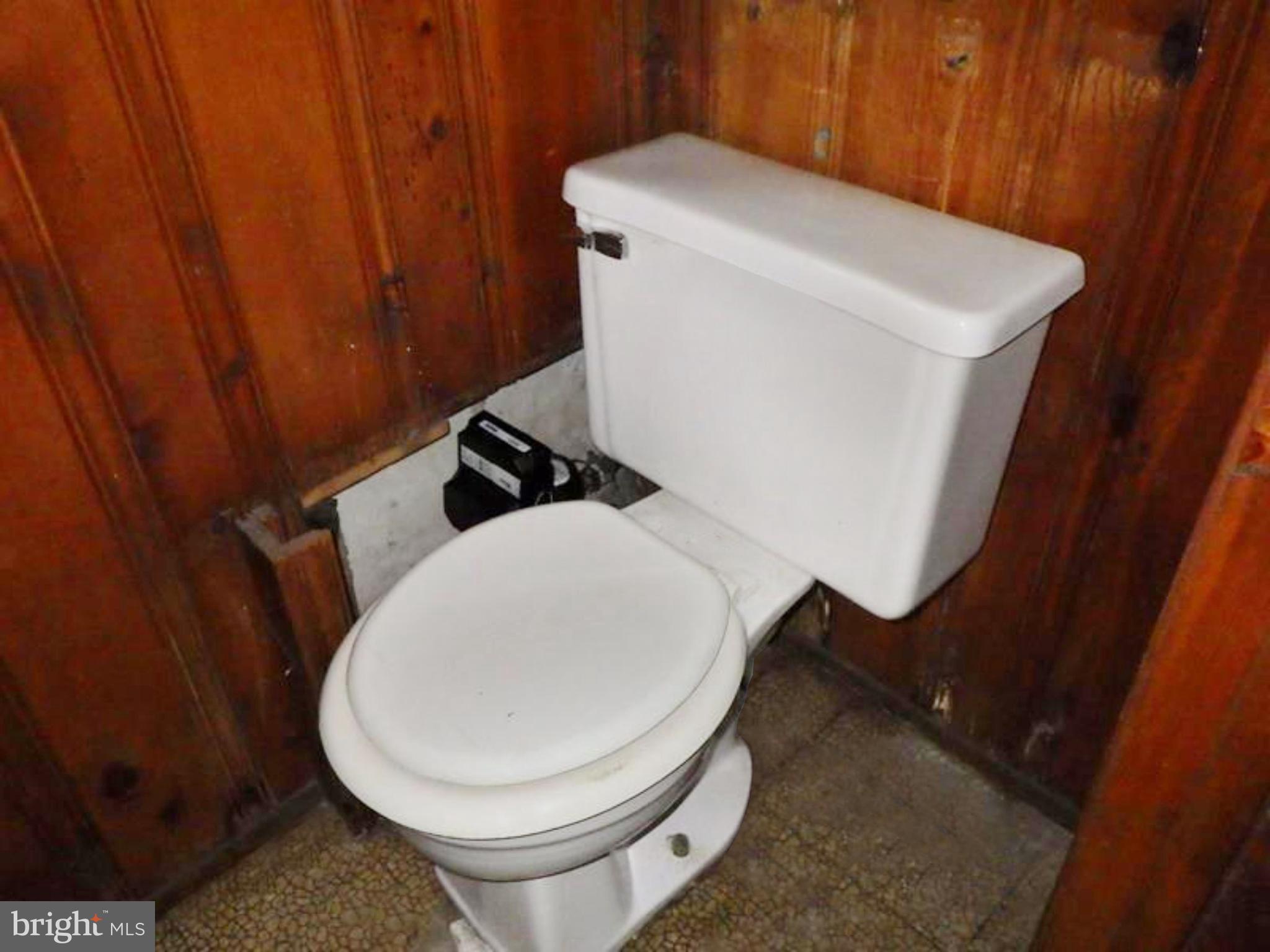 1512 E Washington Ln