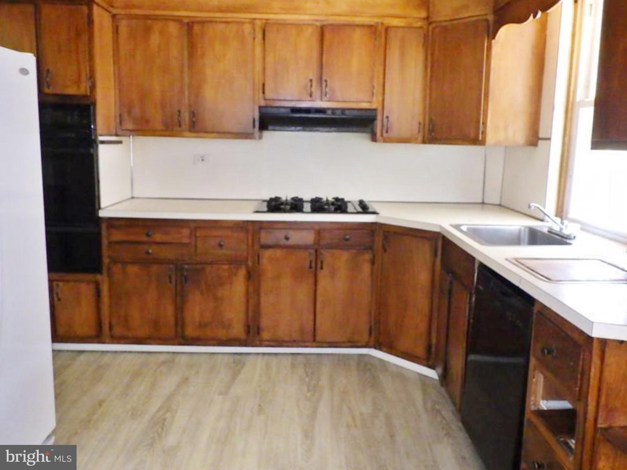 1512 E Washington Ln