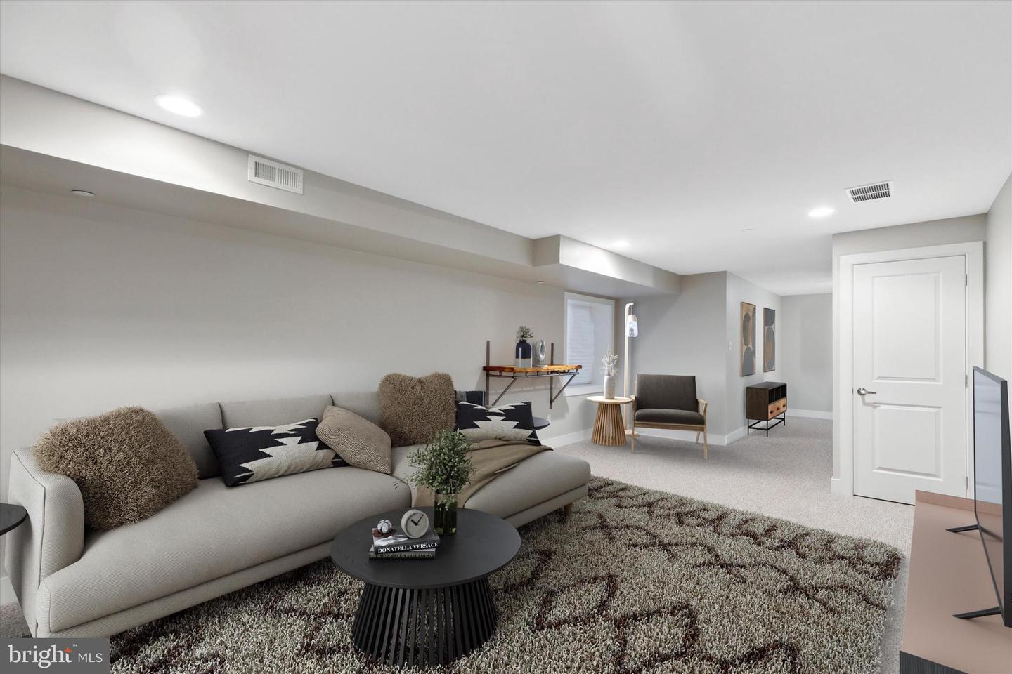 345 Leverington Ave