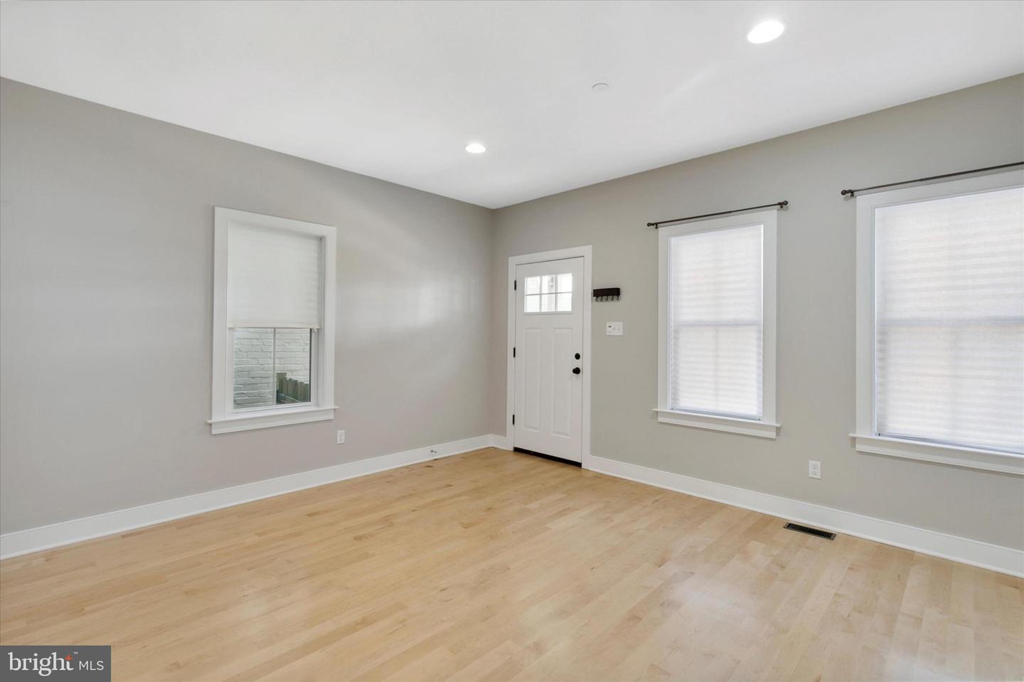 345 Leverington Ave
