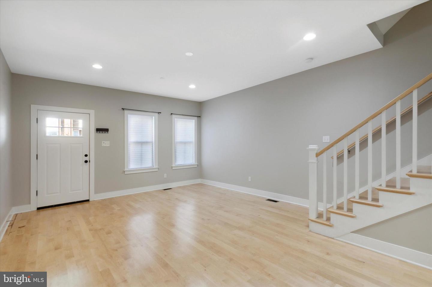 345 Leverington Ave