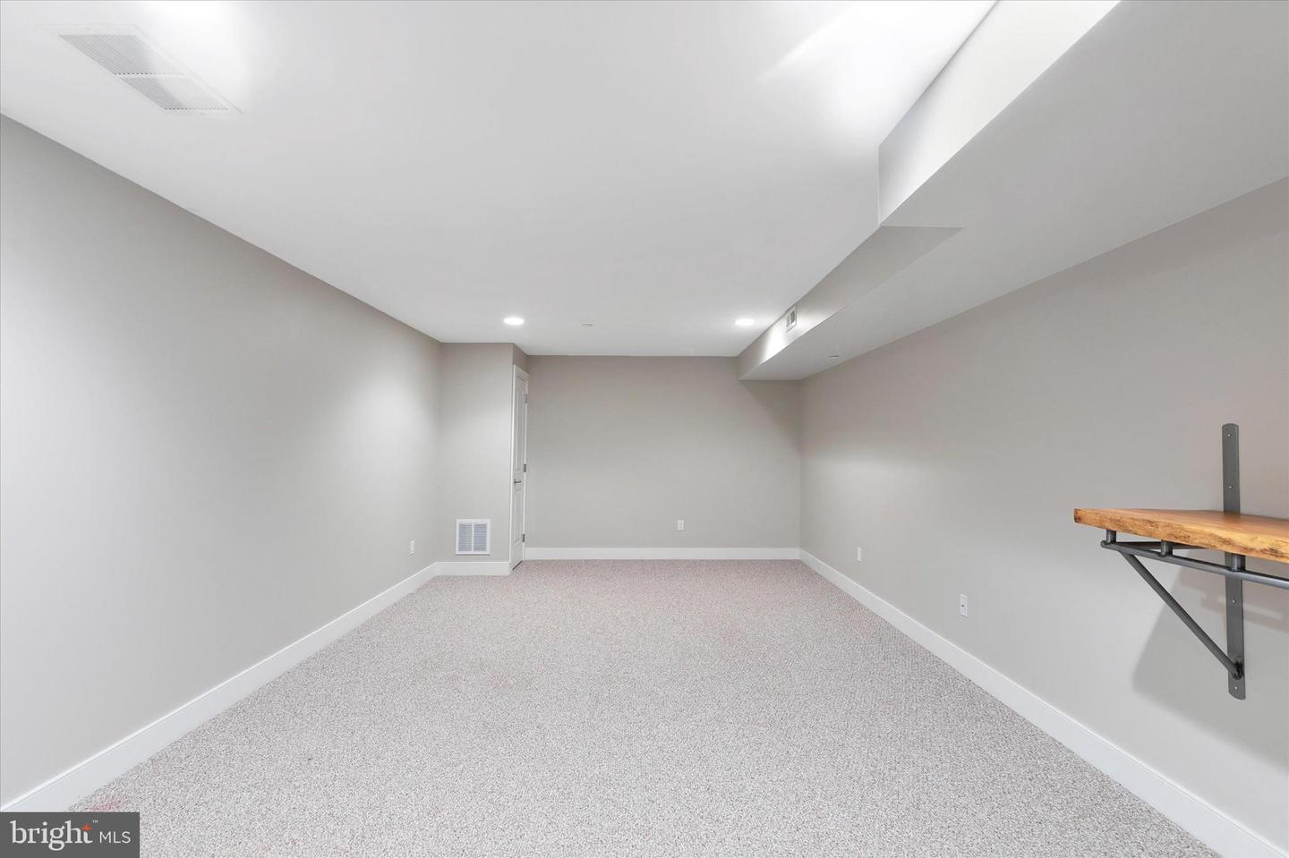 345 Leverington Ave