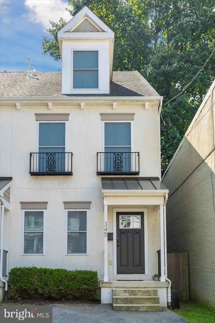 345 Leverington Ave