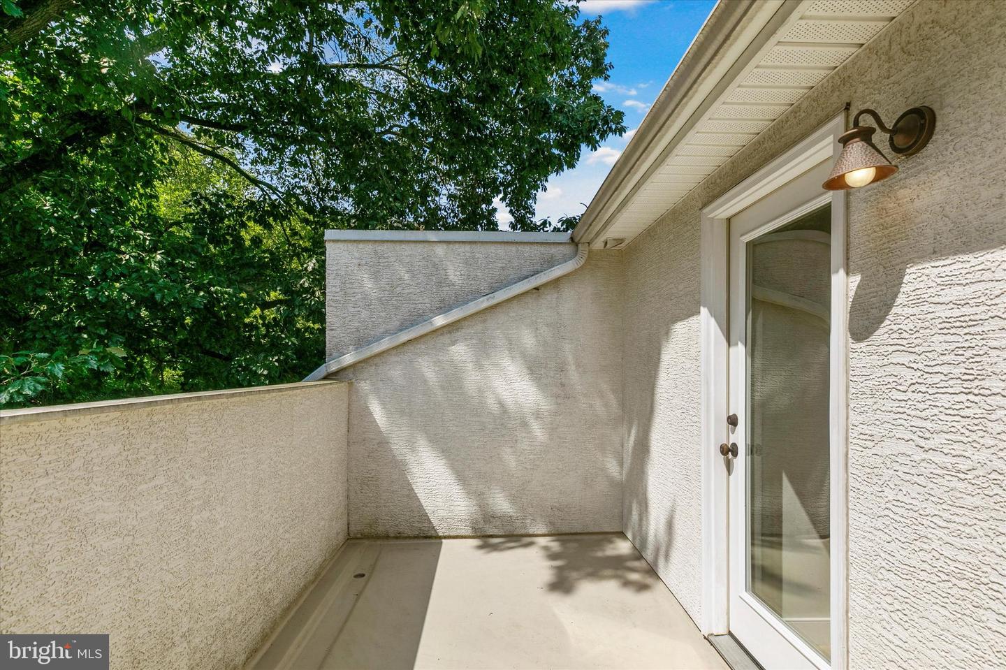 345 Leverington Ave