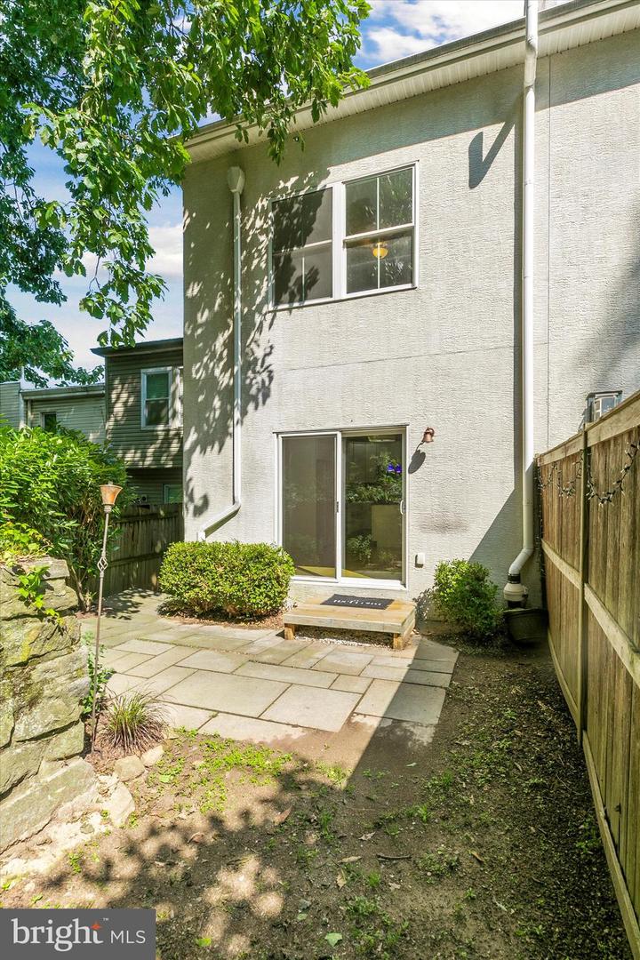 345 Leverington Ave