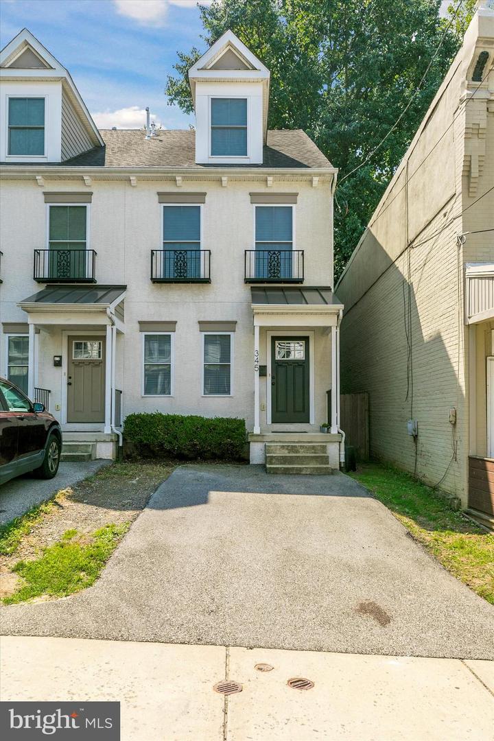 345 Leverington Ave