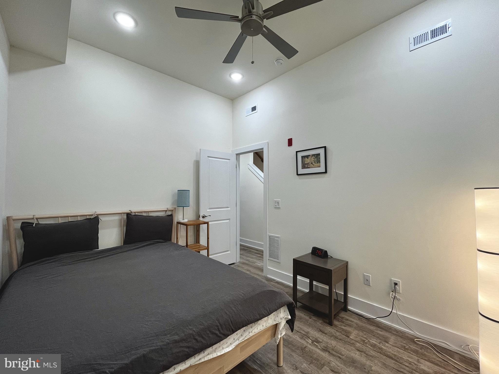 512 W Montgomery Ave #1