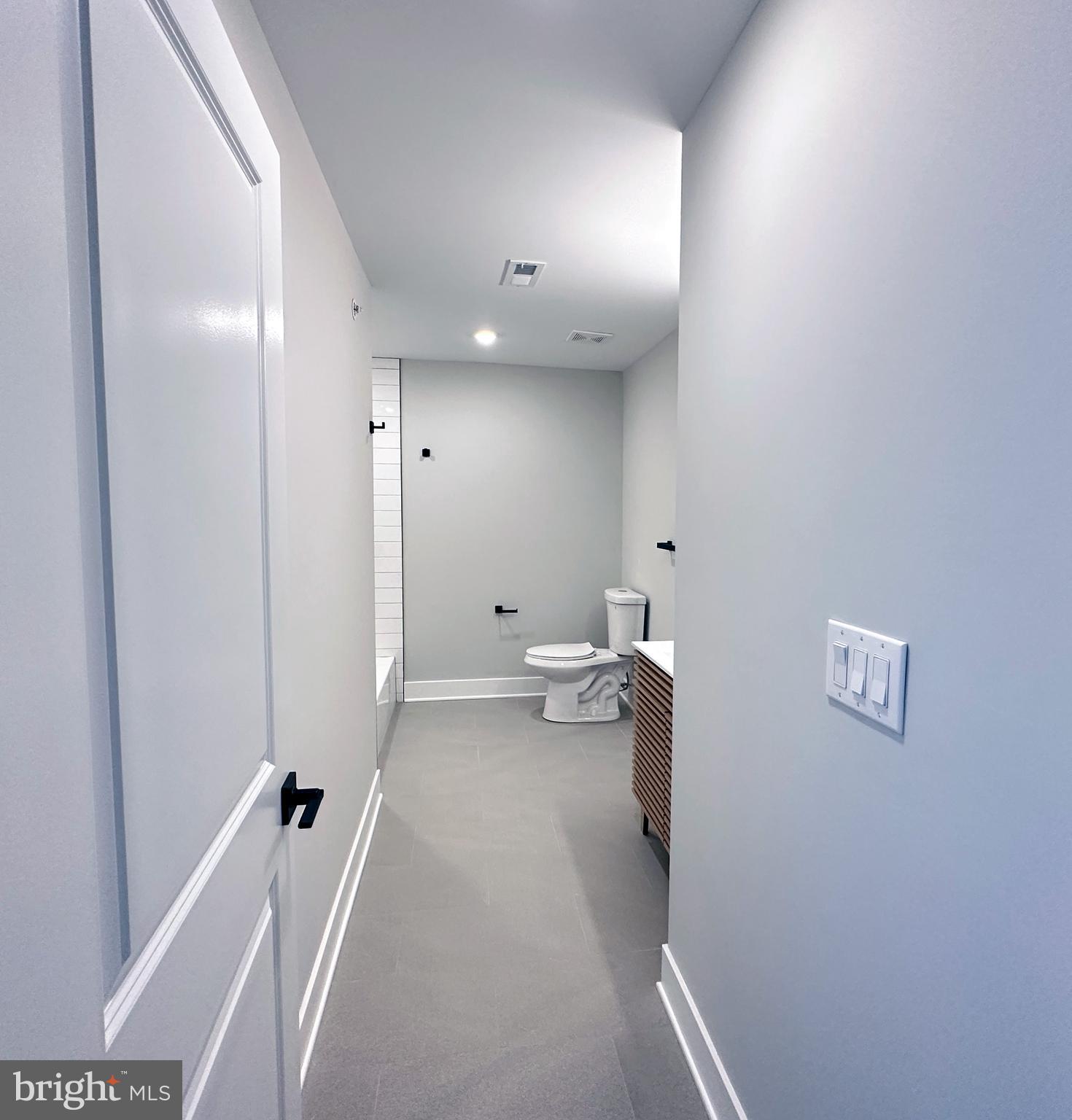 512 W Montgomery Ave #1