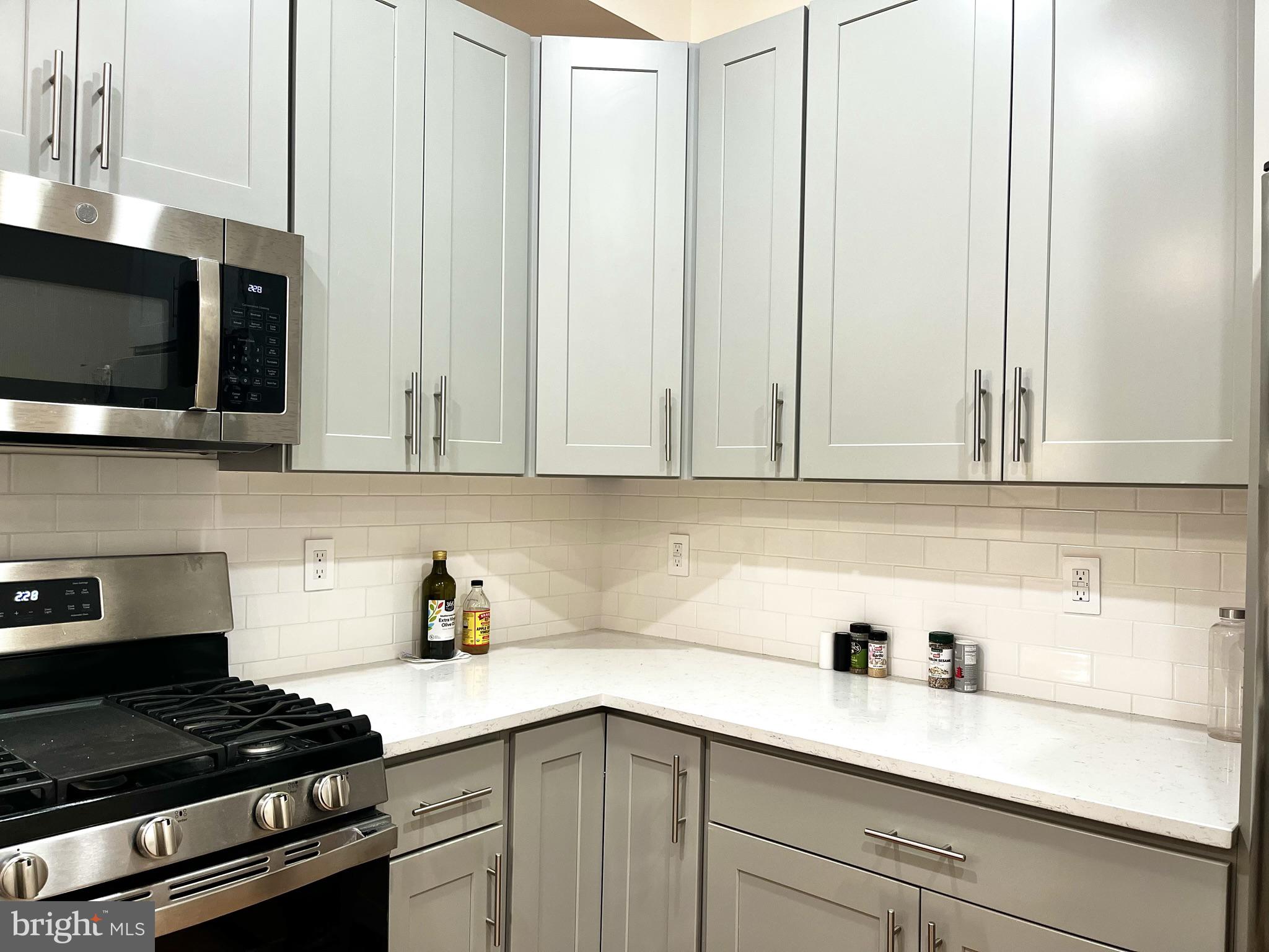 512 W Montgomery Ave #1